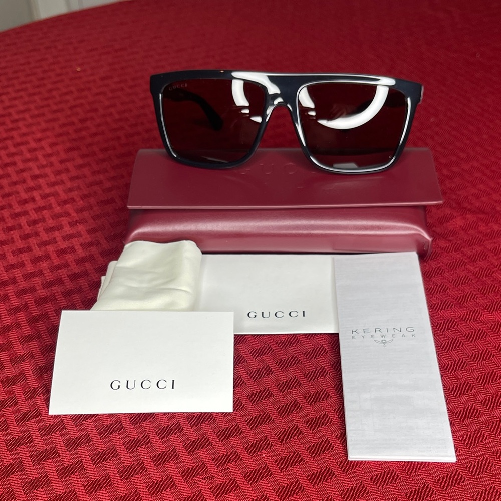 NWB NEW Gucci sunglasses GG0748S